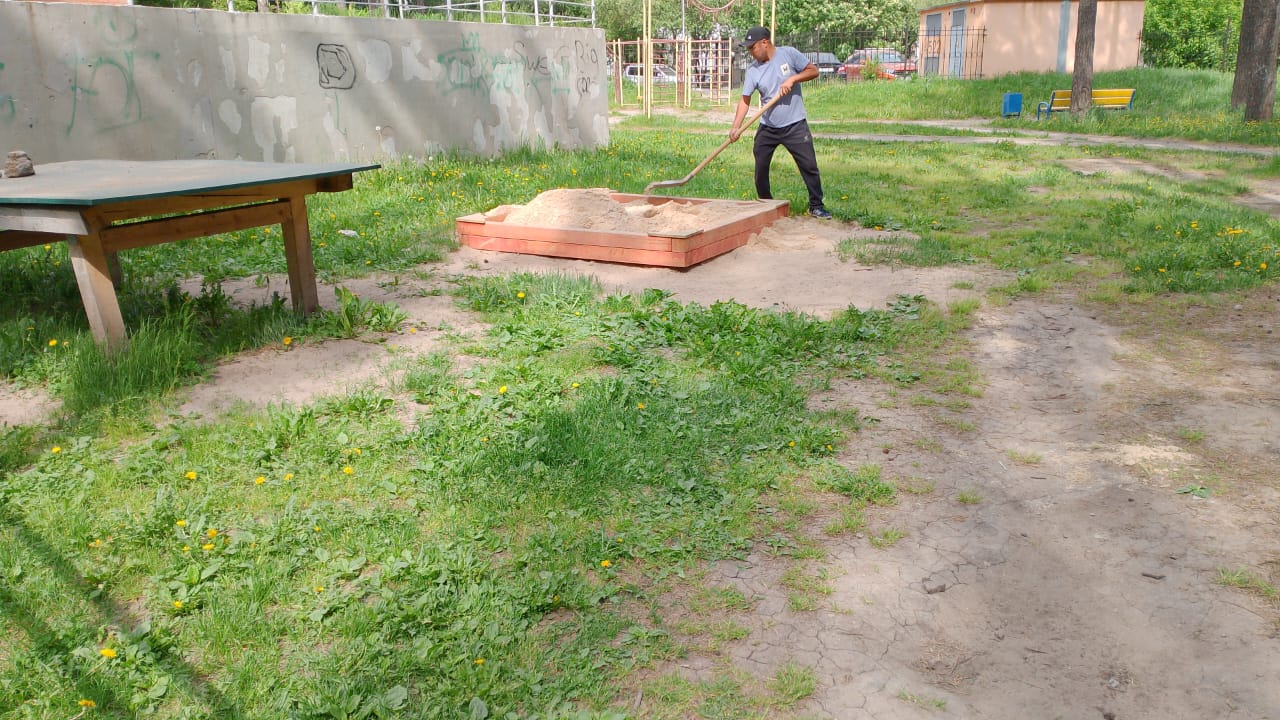 Техн.158 завезли песок в песочницу.jpeg