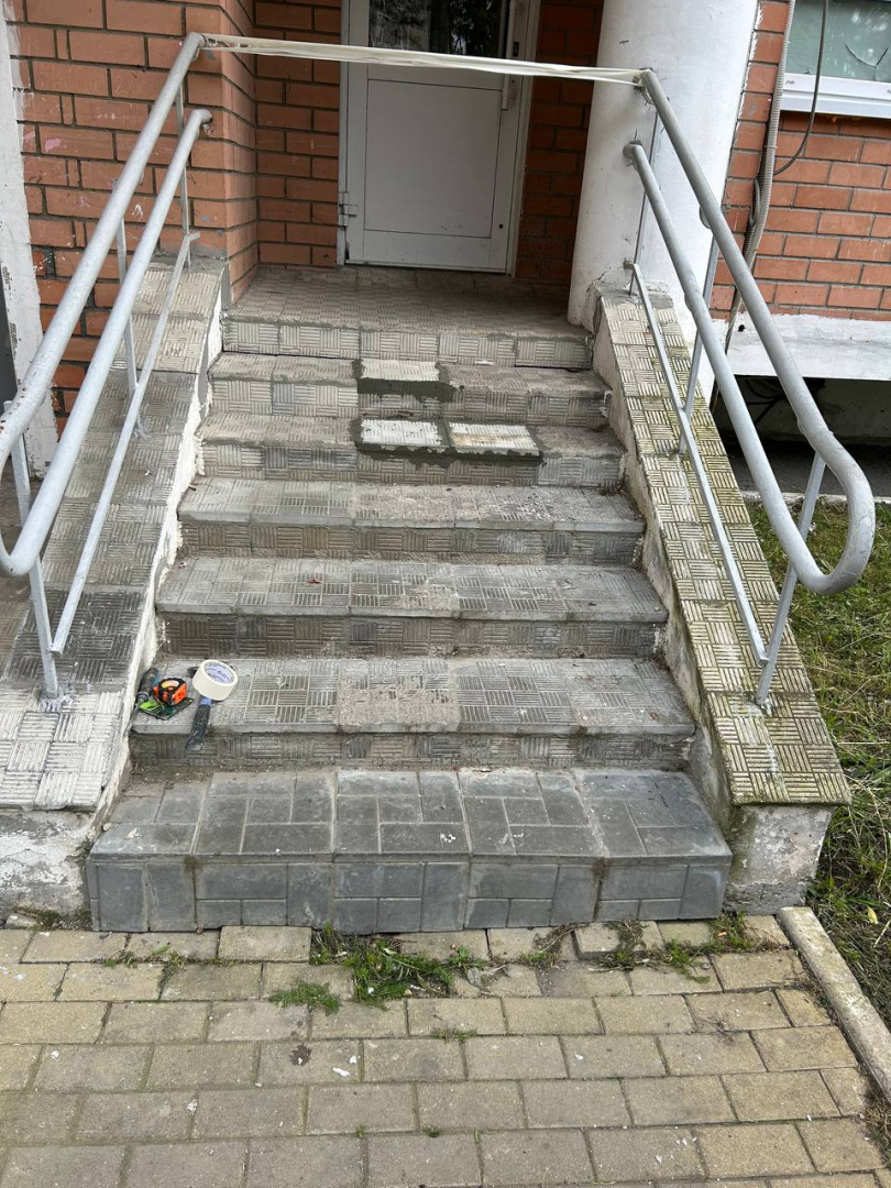 Тех.158 замена плитки на лестнице запасного выхода.jpeg